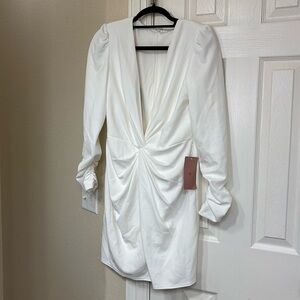 David bridal size M
New with tag, never wear